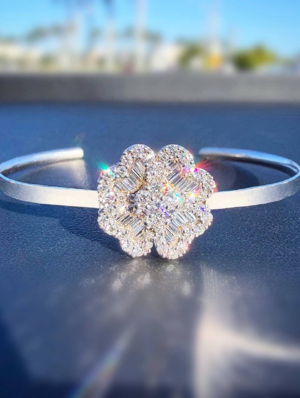 18k White Gold Diamond Clover Bracelet