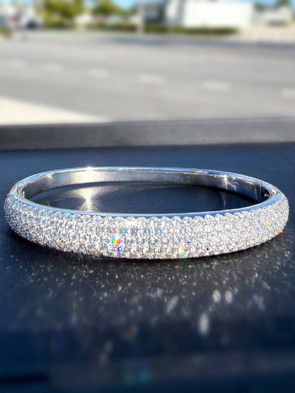 18k White Gold Pave Diamond Bangle