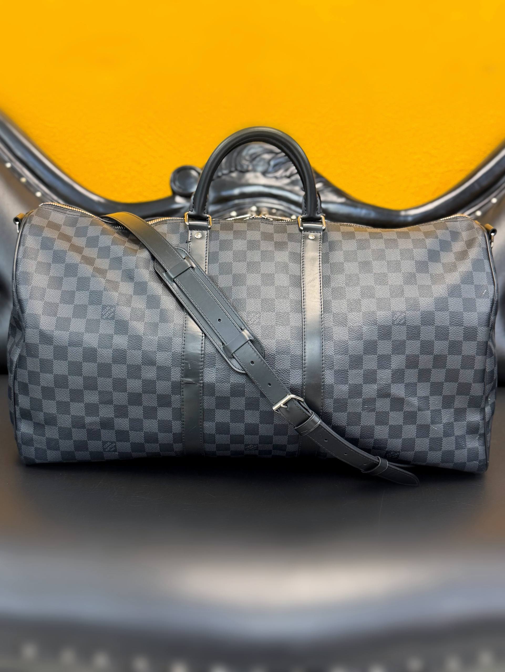 LOUIS VUITTON Keepall Bandoulière 55 in Damier Graphite - AUTHENTIC bag