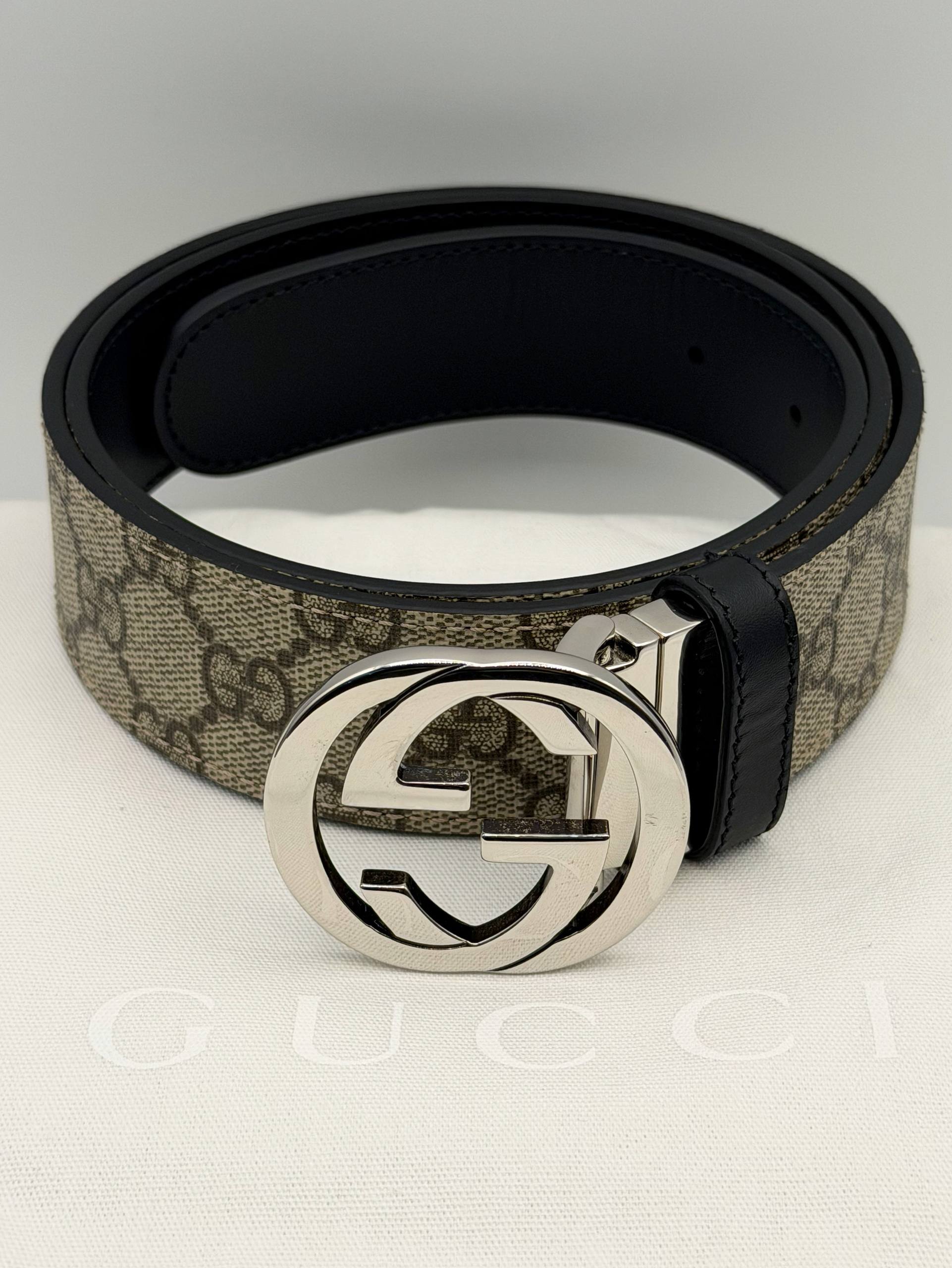 Gucci GG Supreme Beige Canvas & Black Leather Reversible Interlocking G buckle Belt Size 90