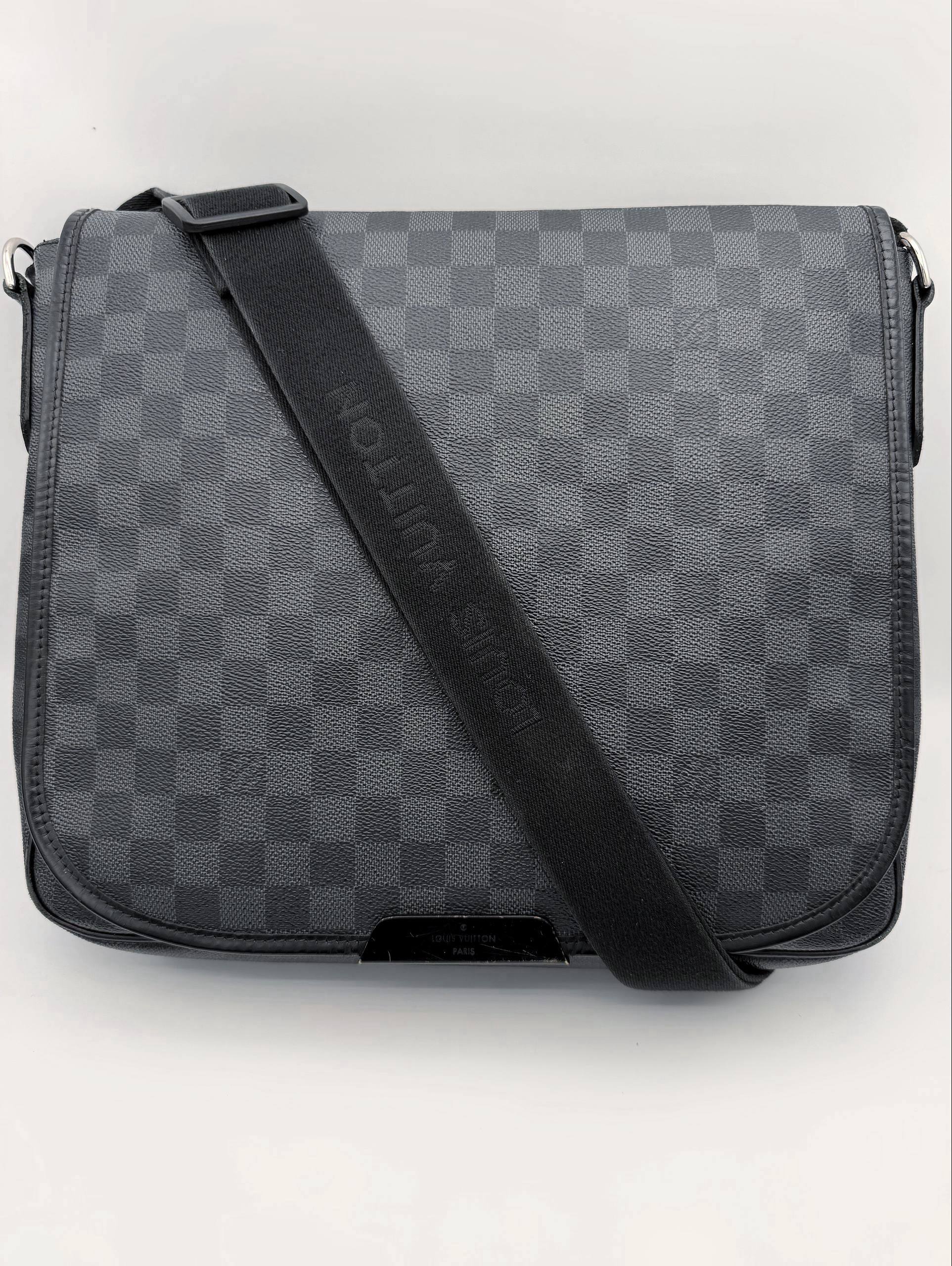 Louis Vuitton Damier Graphite Daniel MM Crossbody Messenger Bag Black