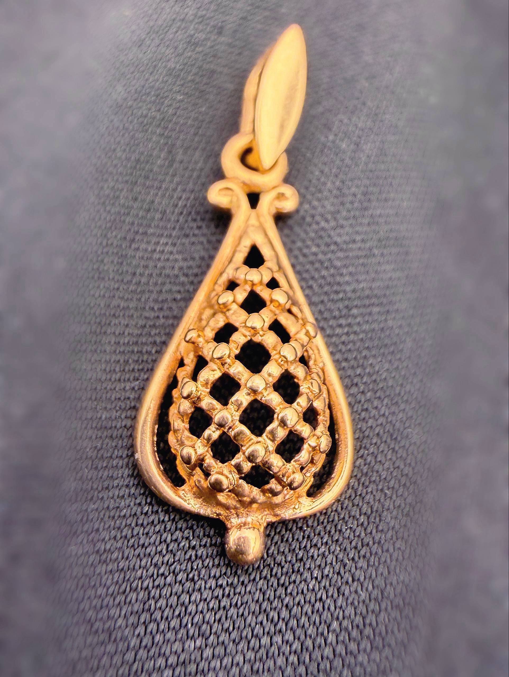 Vintage Soviet Union 14k Rose gold Mesh Drop Pineapple Pendant Charm