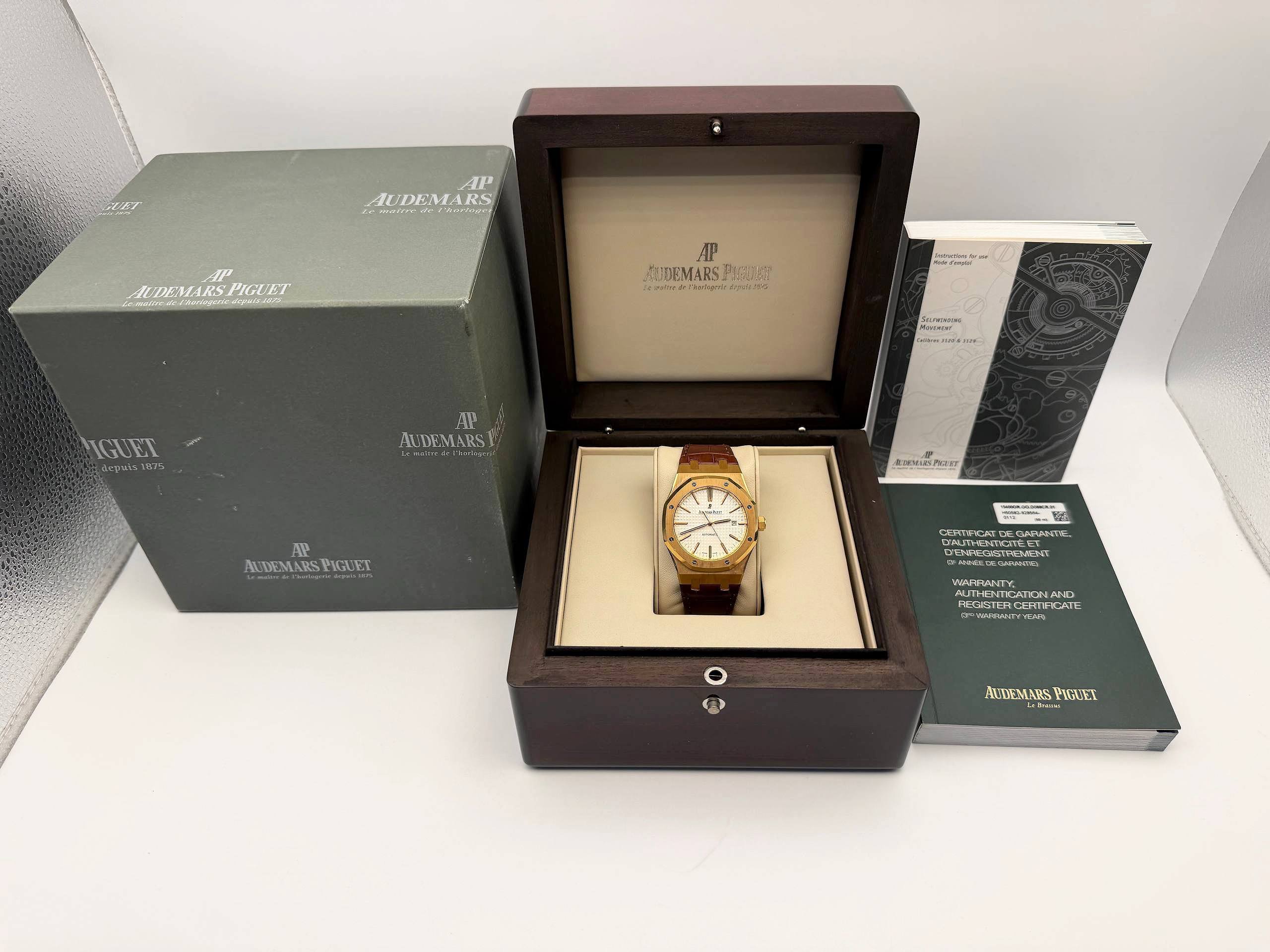 Audemars Piguet Royal Oak Selfwinding 15400OR White Dial 18k Yellow Gold Brown Leather Band Box Papers Booklets Full Set