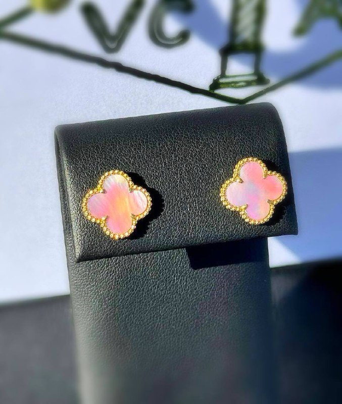 18k yellow gold Van Cleef style Alhambra Pink Mother of pearl stone clover stud earrings