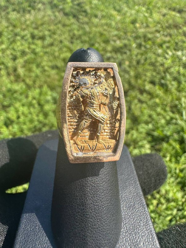 18k yellow gold vintage ancient Roman warrior ring 13.6g