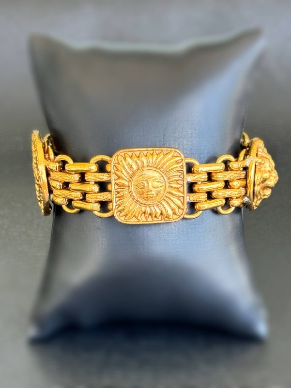 Vintage Chanel Sun & Crest Medallion Chain 7” linked Bracelet Gold Plated