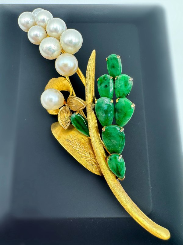 Vintage 14k solid yellow gold Floral Natural 3CTW Pearl and 6CTW Jade stone Flower brooch pendant charm