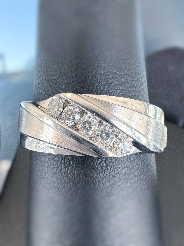 10k white gold 0.4CTW Natural Diamond wave style wedding band 5 diamond unisex ring sz 9