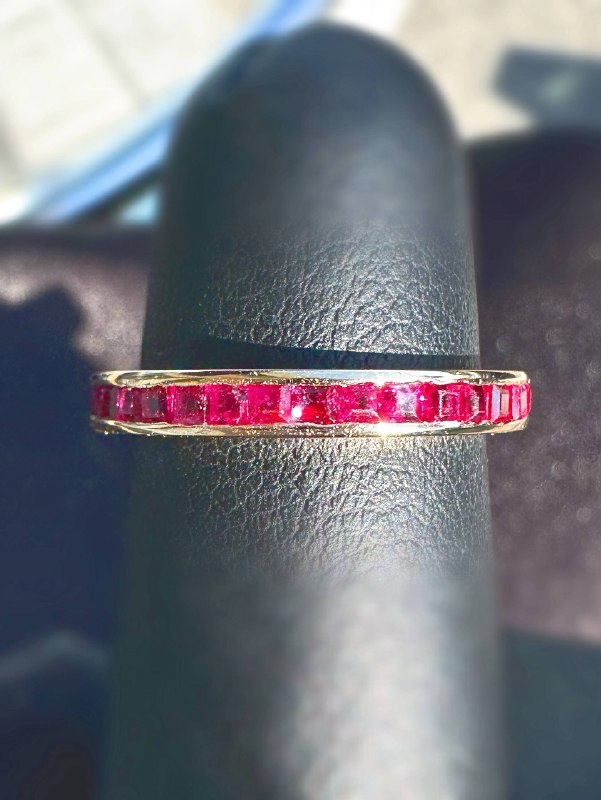 Vintage 14k solid yellow gold princess cut 0.75CTW Natural red Ruby stone Eternity Band ring size 5