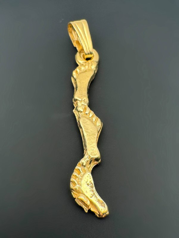 14k yellow gold 'Foot steps in the Sand' Family charm Pendant