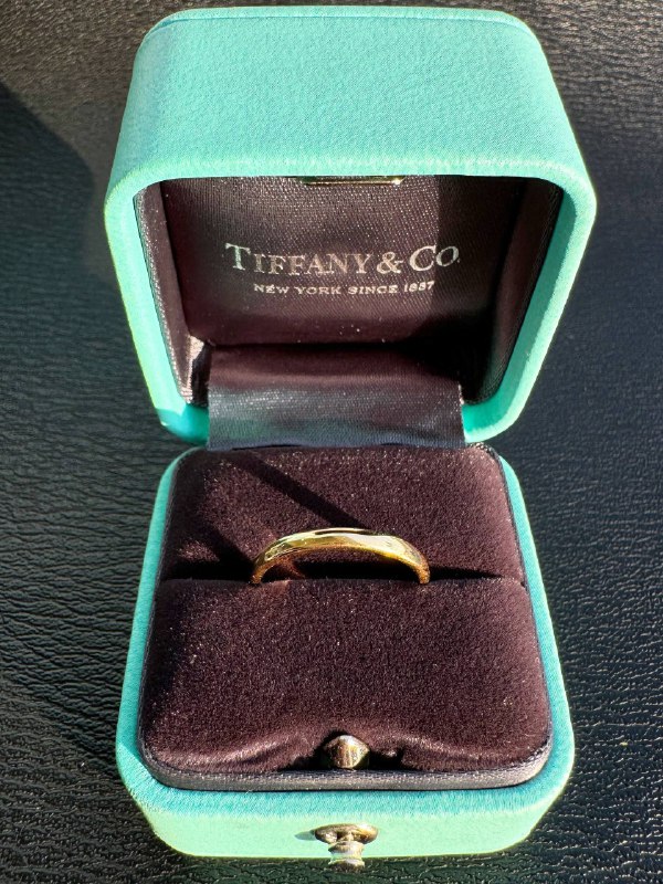 Tiffany & Co. 18k yellow gold Wedding Band 2.5mm ring Size 6.5 with Box