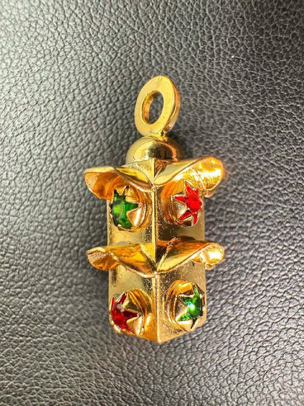 Magnificent pendant/charm in the form of a traffic light 18k yellow solid gold 2.7grams