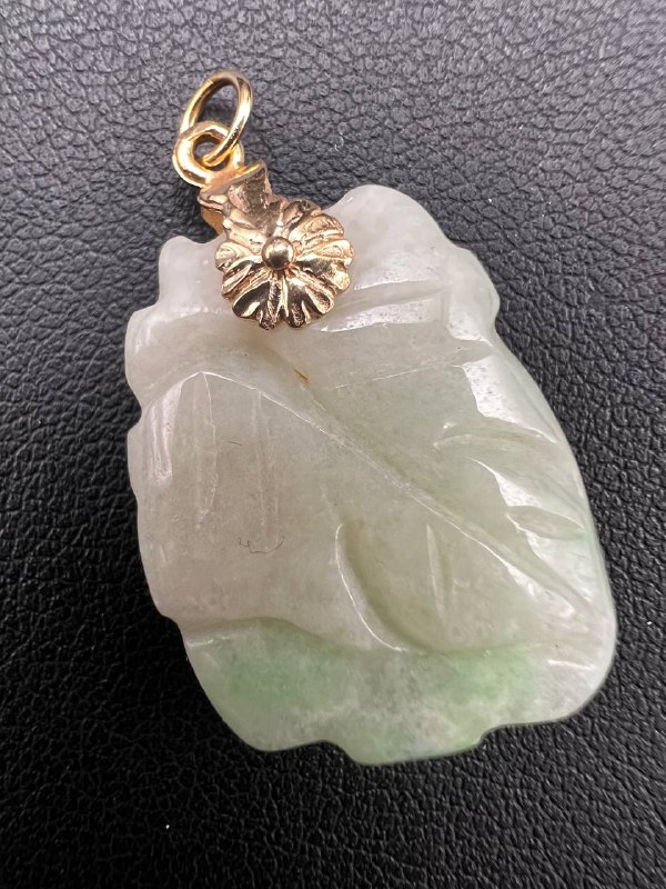 Incredible green jade pendant 6.1 grams with 18k gold pendant mount